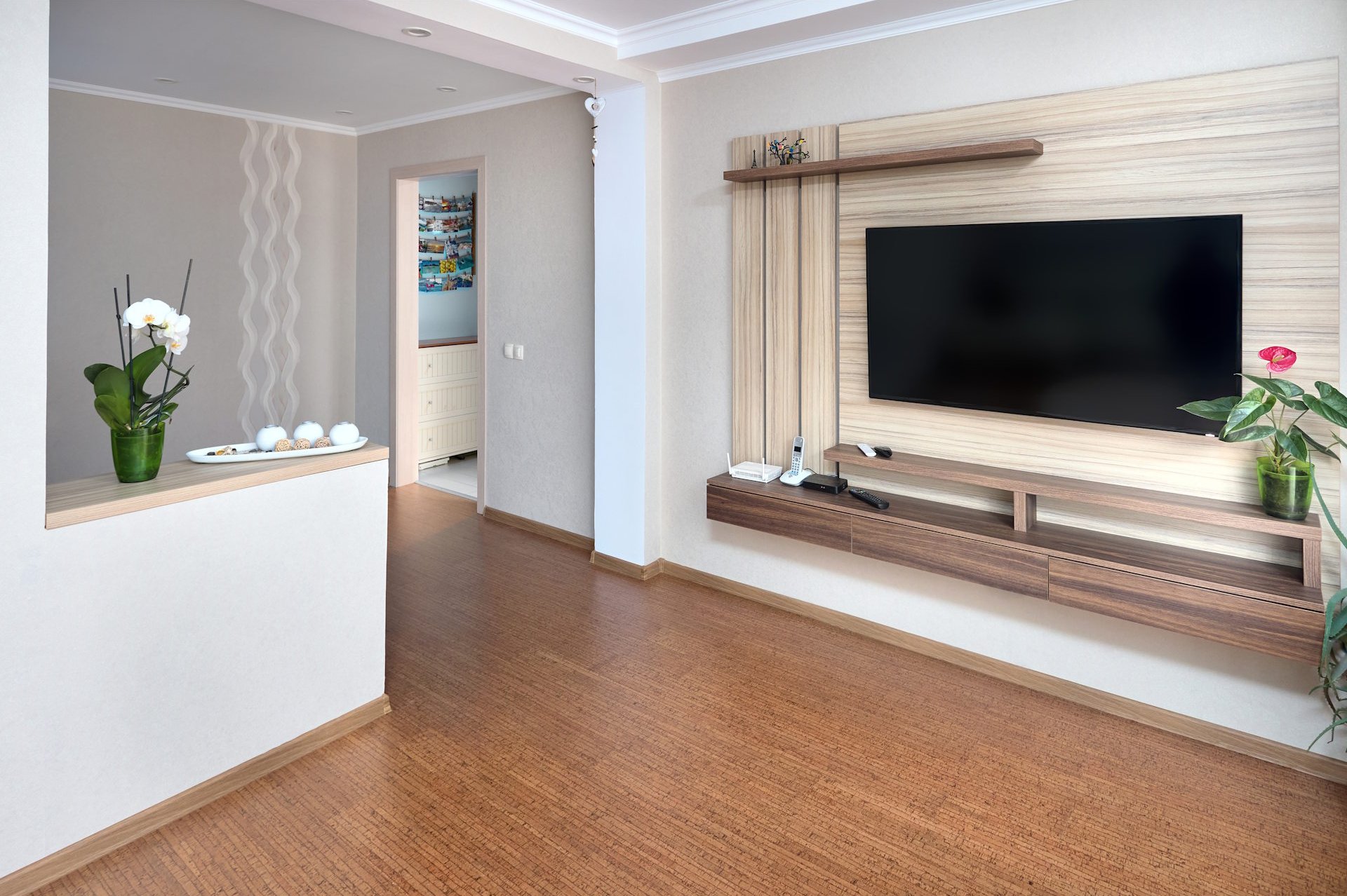 HolzPartner in Rathenow bietet hochwertige Korkböden für Berlin und Brandenburg – nachhaltig, fußwarm und ideal für ein gesundes Wohnklima. Setzen Sie auf natürliche Materialien, die Komfort und Stil perfekt miteinander verbinden.